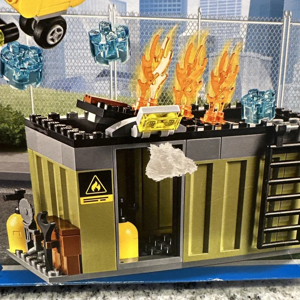 LEGO City Fire Response Unit (60108) New &‎ Factory Sealed Building Toy